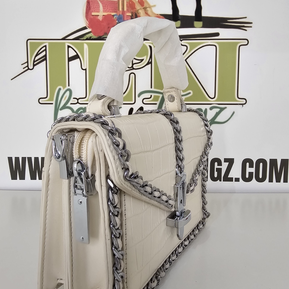 Chic Cream Chain-Trimmed Shoulder Bag